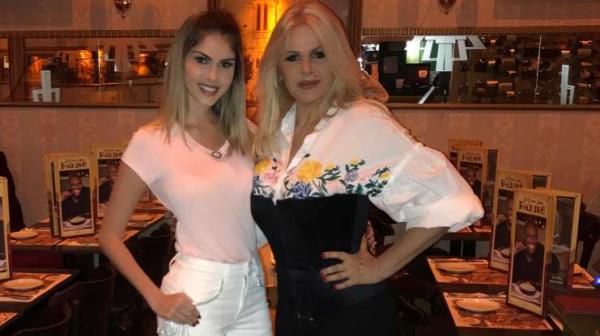 Bárbara Evans comenta término do namoro da mãe e nega ser pivô da separação(Imagem:Reprodução)