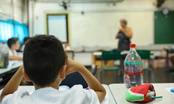 Alunos em sala de aula no Centro Integrado de Educação Pública (CIEP) 001, no Catete, na zona sul da capital fluminense.(Imagem:Tomaz Silva/Agência Brasil)