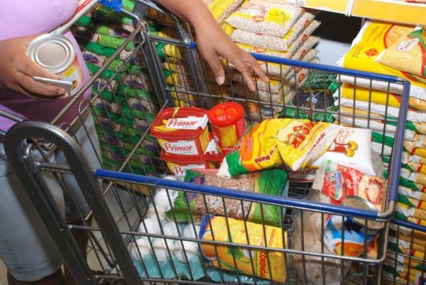 Teresina est&aacute; entre as cinco capitais com a cesta b&aacute;sica mais barata do pa&iacute;s; consumidores podem conferir pre&ccedil;os, comparar valores e denunciar irregularidades.(Imagem:Arquivo Secom)