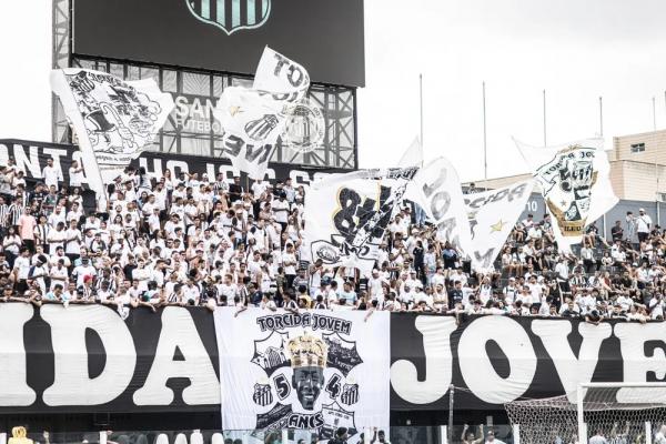 Torcida do Santos durante treino aberto na Vila Belmiro.(Imagem:Raul Baretta/Santos FC)