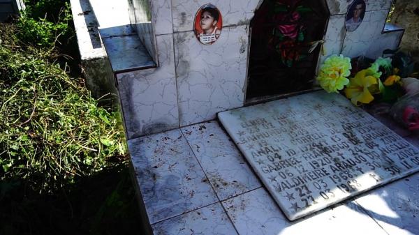 Túmulo do menino Elber mendes, em Camocim (CE).(Imagem:Reprodução/TV Clube)