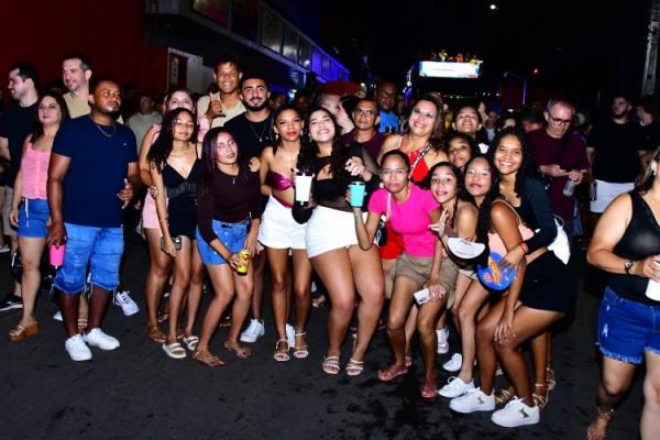 Dany Melody arrasta multid&atilde;o e agita o Carnaval de Floriano(Imagem:Secom)