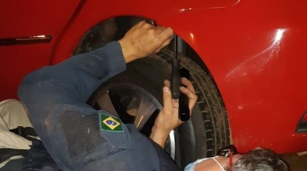 Polícia encontra R$ 54 mil em para-choque de carro e condutor é preso no Piauí.(Imagem:Divulgação/PRF-PI)