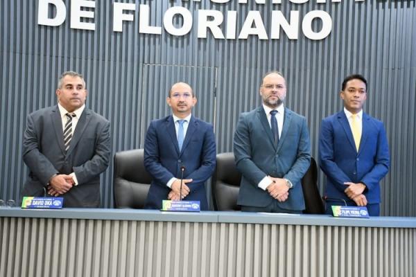 Vice-prefeito Joab Curvina apresenta mensagem do Poder Executivo na abertura do Ano Legislativo 2026(Imagem:Secom)