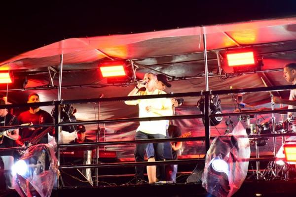 Desfile das Escolas de Samba encanta p&uacute;blico na Avenida Get&uacute;lio Vargas.(Imagem:Secom)