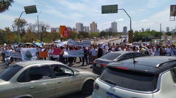 Profissionais da enfermagem fazem protestos no Piauí contra suspensão da lei do piso salarial da categoria.(Imagem:Andrê Nascimento/g1)