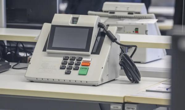 Urna eletrônica que será utilizada no teste público de segurança dos sistemas eleitorais 2026.(Imagem:Valter Campanato/Agência Brasil)