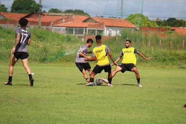  Treino do River-PI (Imagem: Julio Costa )