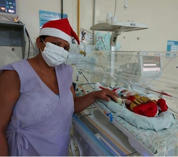 Equipe da UTI Neonatal do HRTN faz surpresa aos pais dos bebês internados(Imagem:HRTN)