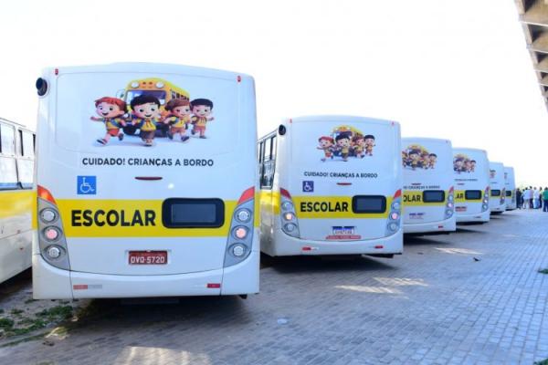 Prefeitura de Floriano inicia vistoria da nova frota de transporte escolar da rede municipal(Imagem:Secom)