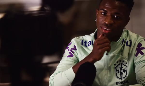 Vinícius Jr. concede entrevista à Reuters em Turim.(Imagem:Reuters/Massimo Pinca/Direitos Reservados)