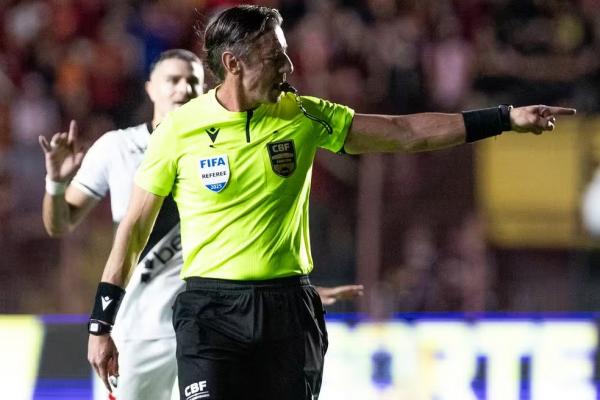 Raphael Claus em a&ccedil;&atilde;o na partida entre Sport e Vasco.(Imagem:Rafael Vieira/AGIF)