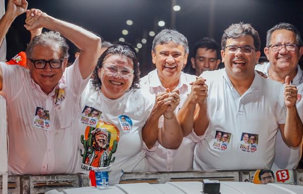 Com apoio de prefeita e vereadores, Rafael Fonteles faz carreata em Piripiri.(Imagem:Ascom)