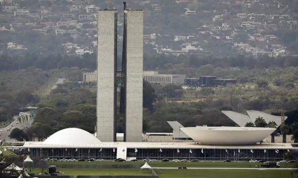 Vista da Esplanada dos Minist&eacute;rios preparada para receber o desfile de 7 de setembro(Imagem:Jo&eacute;dson Alves/Ag&ecirc;ncia Brasil)
