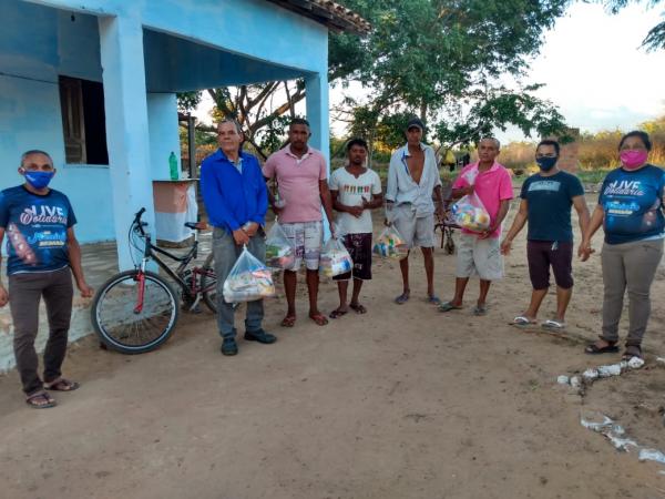 Os Meninos de Barão distribui alimentos arrecadados.(Imagem:FlorianoNews)