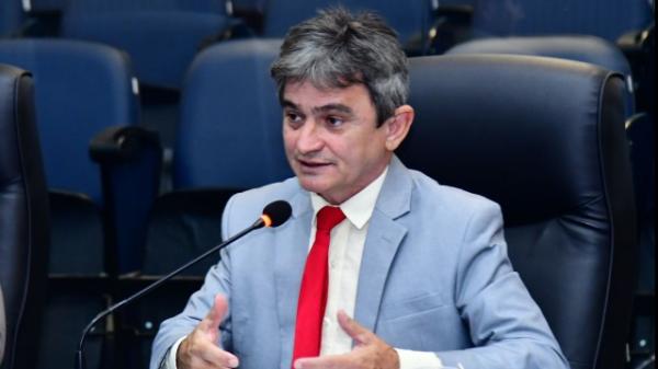 Edvaldo Araújo e Carlos Eduardo repercutem o difícil acesso a atendimentos de saúde em Floriano.(Imagem:CMF)