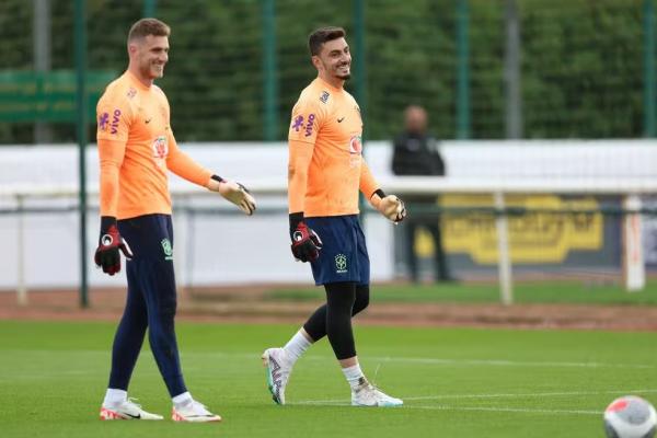 Goleiros Bento e Rafael em treino da seleção brasileira.(Imagem:Rafael Ribeiro / CBF)