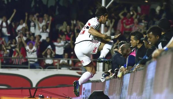 São Paulo x Santos, Alexandre Pato comemora gol.(Imagem: Marcos Ribolli)