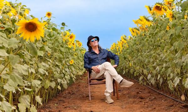 Cantor Alceu Valen&ccedil;a.(Imagem:Rodrigo Maluco/PECK e MV Produ&ccedil;&otilde;es)