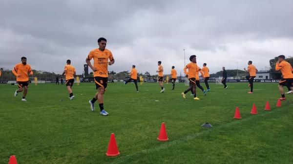 Ausência certa no duelo contra o Flamengo é Maycon, que fraturou o pé na partida de ida, após pancada de Thiago Maia. Willian, que não entrou em campo no sábado, e Renato Augusto,(Imagem:Reprodução)