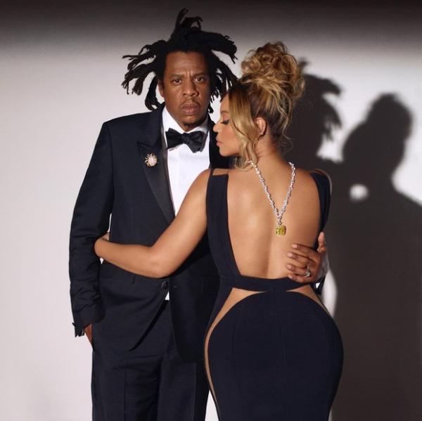 Beyoncé posa com diamante de US$ 30 milhões ao lado de Jay-Z(Imagem:Divulgação)