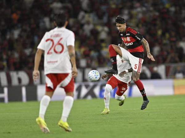 Pulgar foi um dos que mais correu em Flamengo e Internacional.(Imagem:Andr&eacute; Dur&atilde;o)