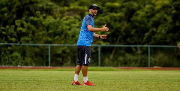  Jerson Testoni, técnico do Altos, terá tempo para trabalhar o time.(Imagem:Sumuka/Altos )