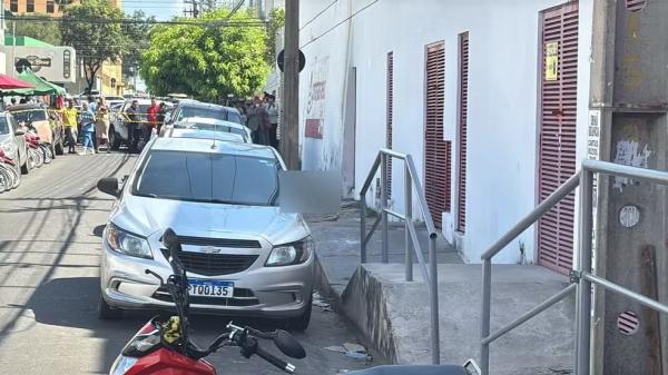 Crime ocorreu na calçada do Hospital Prontomed, na Rua Doutor Area Leão, próximo à Paissandu, no Centro de Teresina.(Imagem:Sthefany Prado/g1)