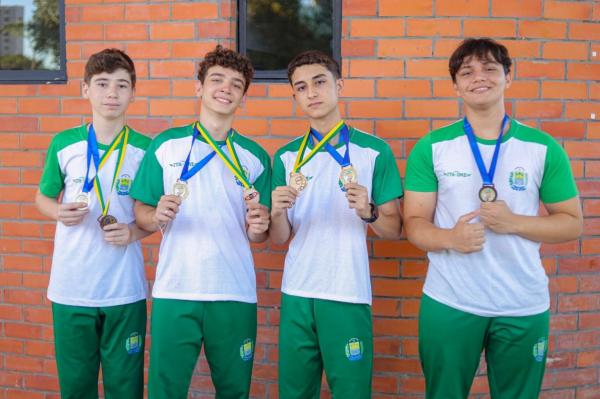 Estudantes da rede estadual do Piau&iacute; exibem medalhas conquistadas em olimp&iacute;adas do conhecimento.(Imagem:Ascom Seduc)