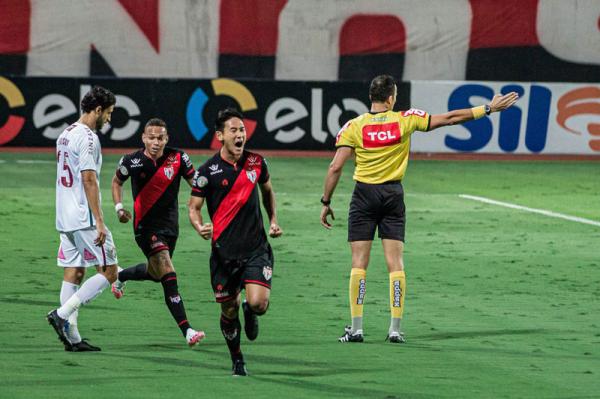 Com gol nos acréscimos, Atlético-GO vence e elimina Fluminense na Copa do Brasil(Imagem:Reprodução)