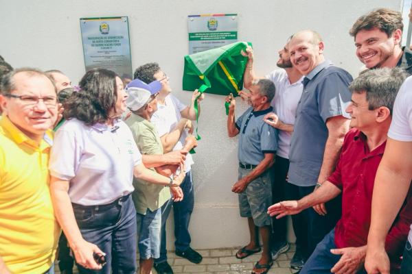 Rafael Fonteles entrega urbaniza&ccedil;&atilde;o de horta comunit&aacute;ria em Floriano; obra beneficia 35 fam&iacute;lias(Imagem:Rafael Fonteles entrega urbaniza&ccedil;&atilde;o de horta comu)