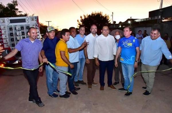 Vereadores participam de entrega das obras de pavimentação poliédrica no bairro São Cristóvão.(Imagem:CMF)