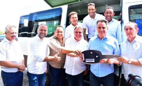 Prefeitura de Floriano recebe van e kits de irrigação com apoio de Ciro Nogueira e Júlio Arcoverde(Imagem:Reprodução/Instagram)