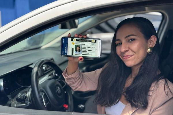 A renova&ccedil;&atilde;o autom&aacute;tica ocorre diretamente na base nacional de dados e dispensa a etapa tradicional de comparecimento ao Detran. O documento atualizado fica dispon&iacute;vel no aplicativo(Imagem:Ascom Etipi)