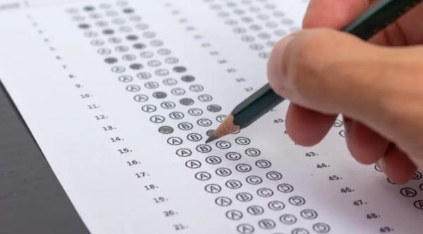 Prova de concurso(Imagem:Di&aacute;rio do Nordese / Shutterstock)