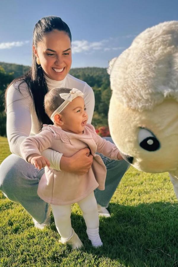 Graciele Lacerda leva filha com Zezé Di Camargo à festa dos gêmeos de Biah Rodrigues e Sorocaba(Imagem:Reprodução/Instagram)