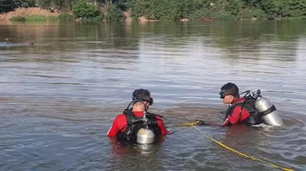 Bombeiros buscam corpo no Rio Parna&iacute;ba.(Imagem:Divulga&ccedil;&atilde;o)