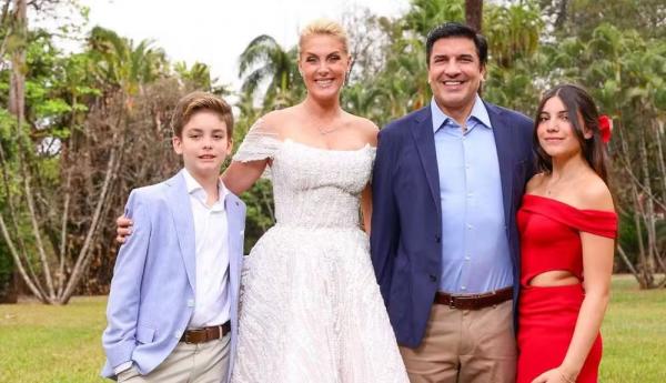 Ana Hickmann com o filho, Alezinho, e Edu Guedes com a filha, Maria Eduarda Guedes.(Imagem:Manu Scarpa/Brazil News)