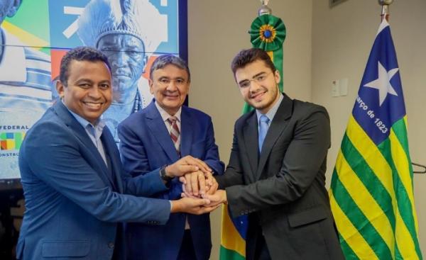 Deputado federal Dr. Francisco Costa, ministro da Agricultura, Pecuária e Abastecimento, Wellington Dias, e o superintendente do INCRA-Piauí, Ícaro Carvalho.(Imagem:Reprodução/Instagram)