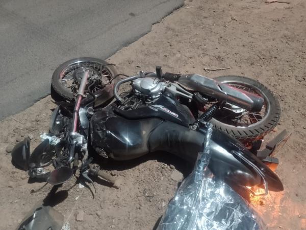 Casal morre após moto invadir contramão e colidir contra carro no Litoral do Piauí.(Imagem:Divulgação /PM-PI)