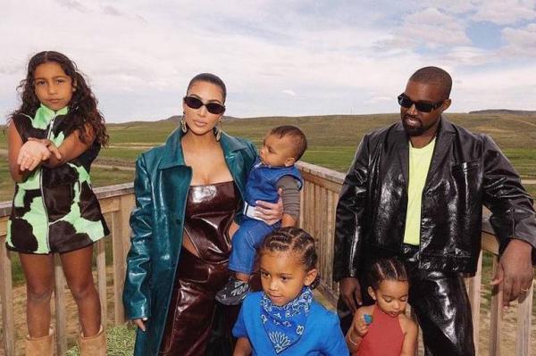 Kanye West e Kim Kardashian posam juntos em foto e afastam rumores de crise(Imagem:Divulgação)