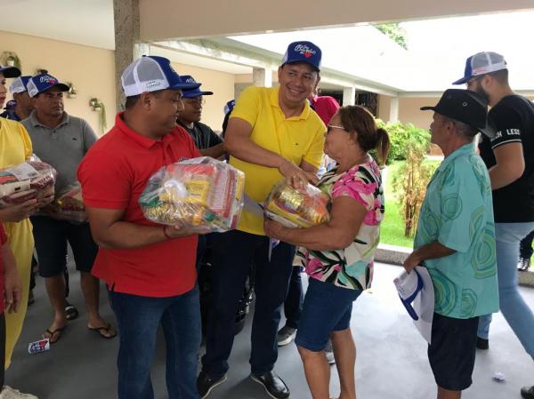 Natal Solidário em Barão de Grajaú-MA: Família Resende realiza distribuição de cestas básicas e peixes.(Imagem:FlorianoNews)