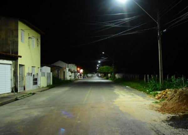 Prefeitura implanta quase 2.500 luminárias de led e contribui com a segurança pública de Floriano.(Imagem:Secom)