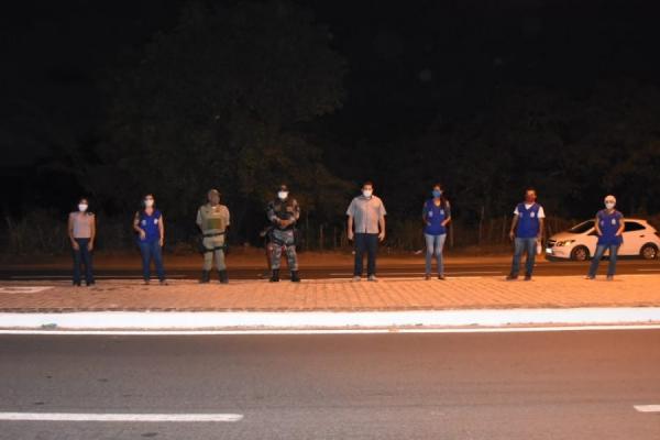 VISA e Polícia Militar fiscalizam primeiro dia de decreto que obrigado uso de máscara em Floriano.(Imagem:Secom)