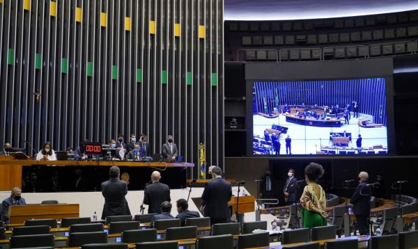 Votação em primeiro turno terminou no início da madrugada de hoje(Imagem:Pablo Valadares/Câmara dos Deputados)