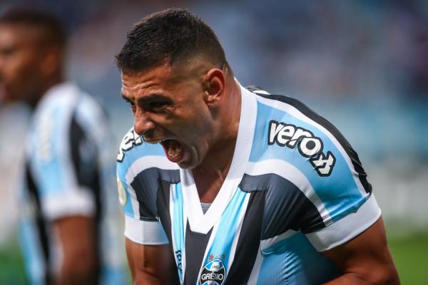 Diego Souza tinha contrato até esta sexta-feira com o Grêmio e depois ficaria livre no mercado. O clube gaúcho anunciou a permanência como uma 