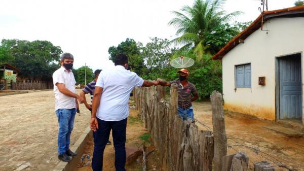 Prefeito Joel visita obras de calçamento na comunidade Bom Sucesso(Imagem:SECOM)