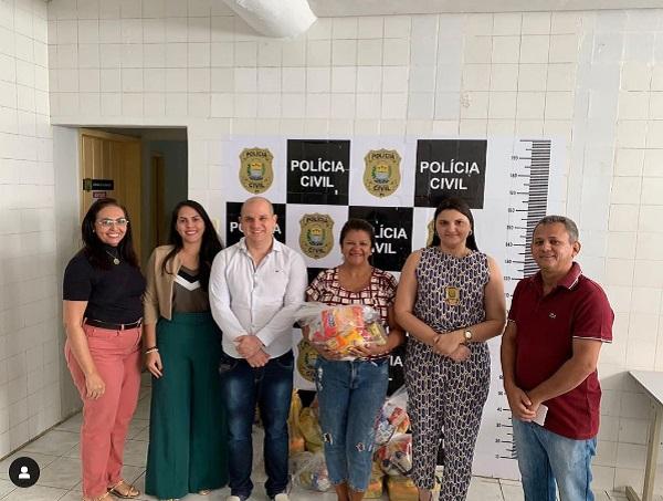 Polícia Civil de Floriano promove ação solidária com entrega de cestas básicas à Pastoral Familiar.(Imagem:Reprodução/Instagram)