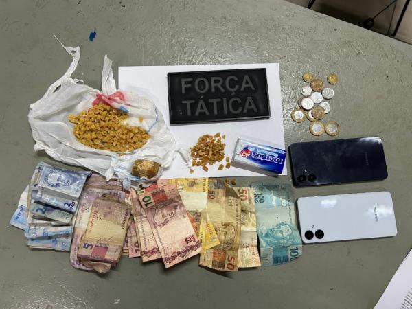 Força Tática apreende mais de 270 pedras de crack em operação no bairro Canoas, em Floriano.(Imagem:Divulgação/PM)