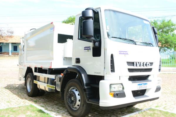 Prefeitura de Floriano ganha novo caminhão compactador para coleta de lixo domiciliar.(Imagem:Secom)